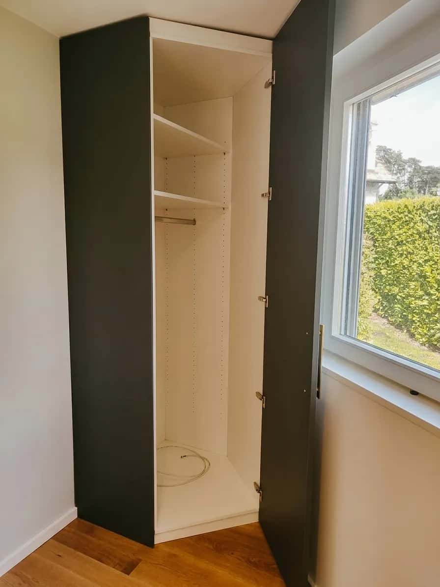 Armoire ajustée — 2