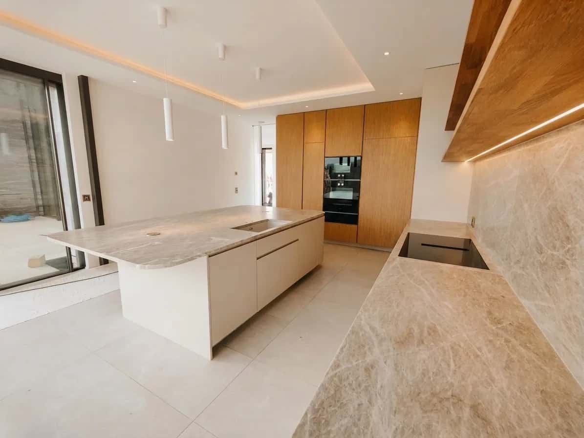 Cuisine de luxe, finition chêne huilé — 3