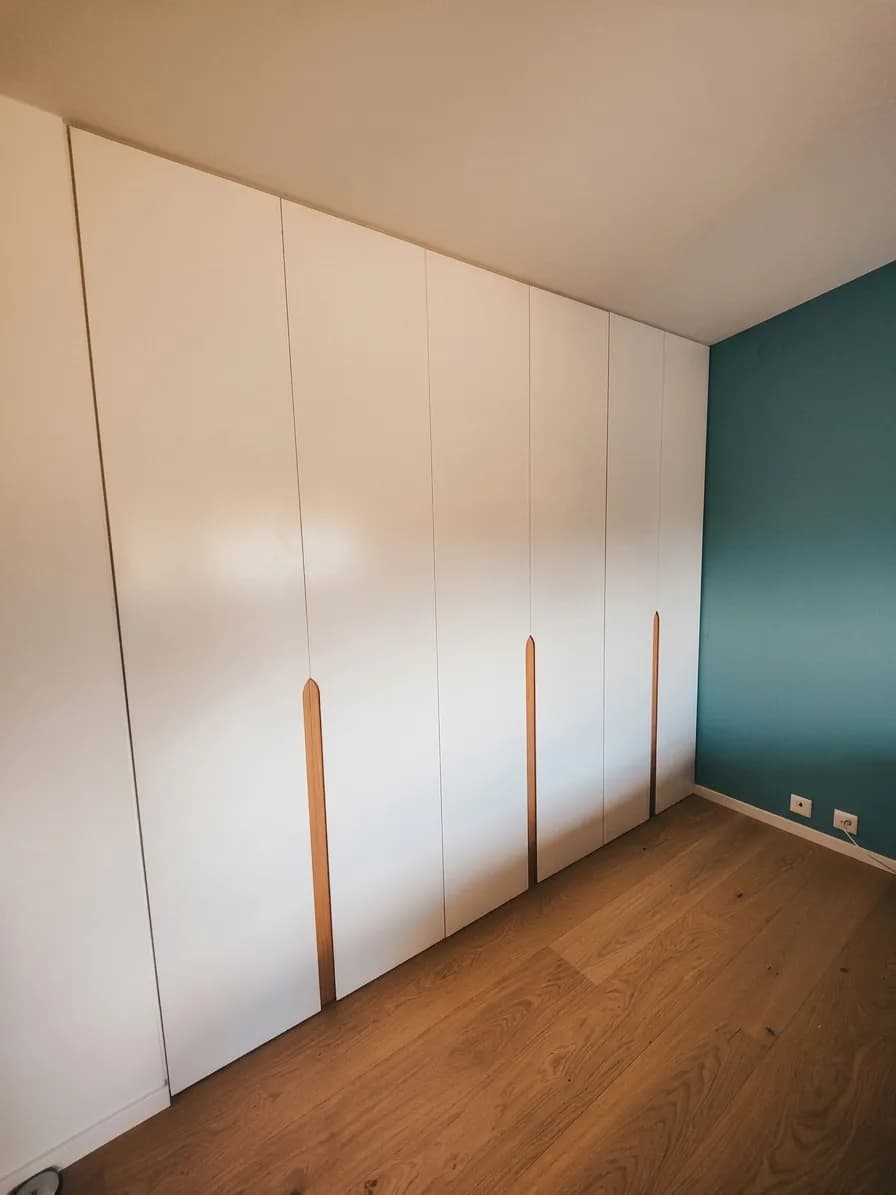 Dressing laqué avec prise en main chêne
