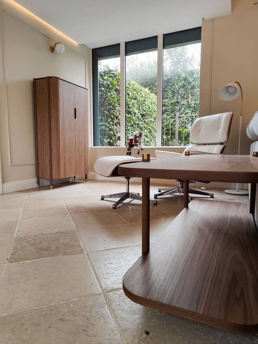 Ensemble de mobilier et boiseries en Noyer américain